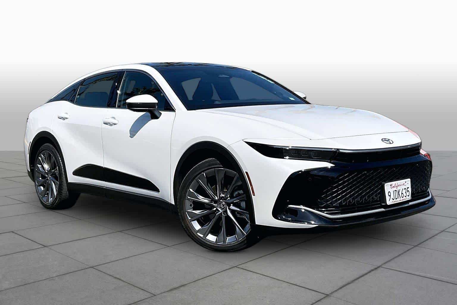 Certified Used 2023 Oxygen White Toyota Limited image 2