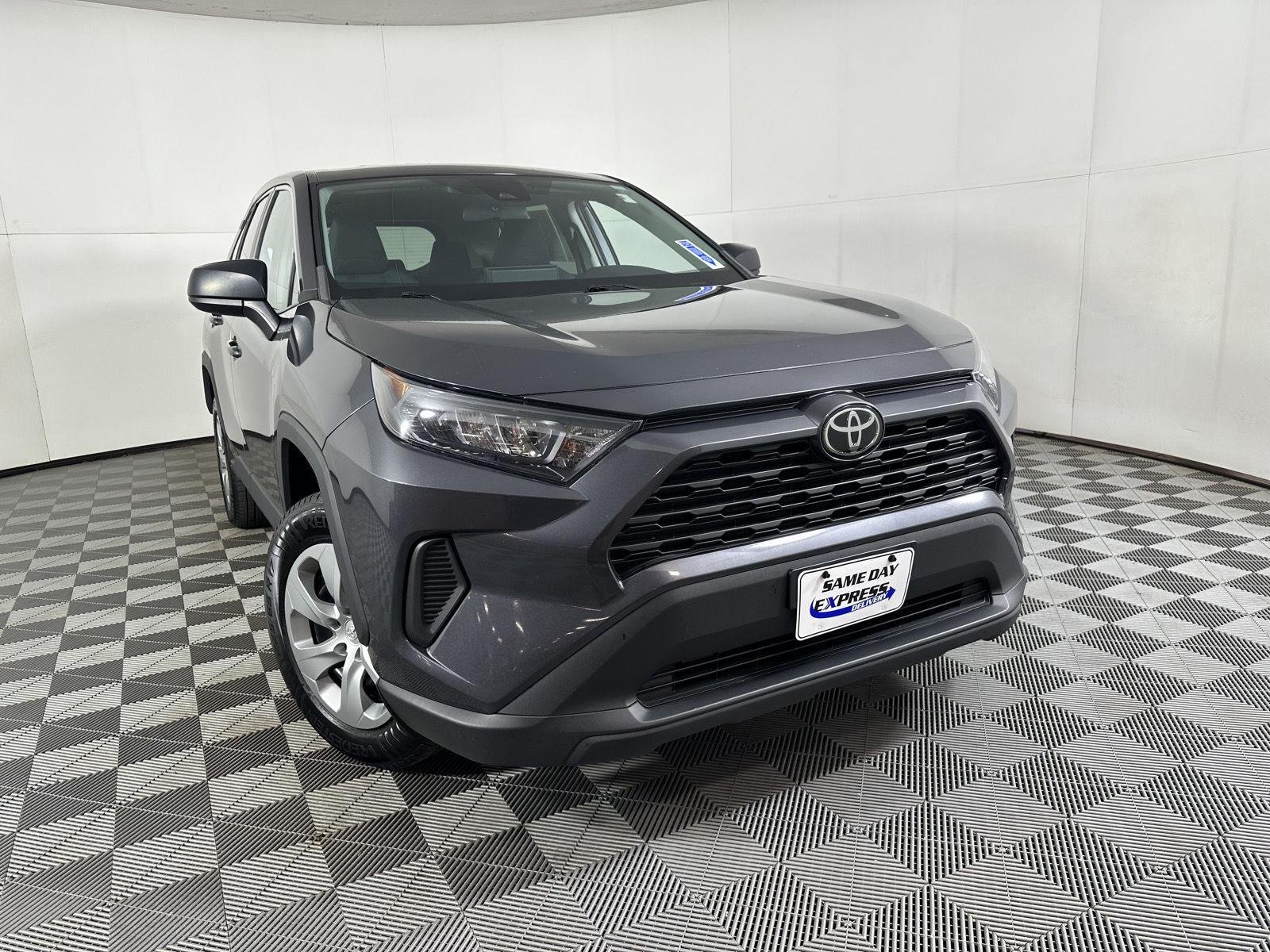 Used 2022 Magnetic Gray Metallic Toyota LE image 19