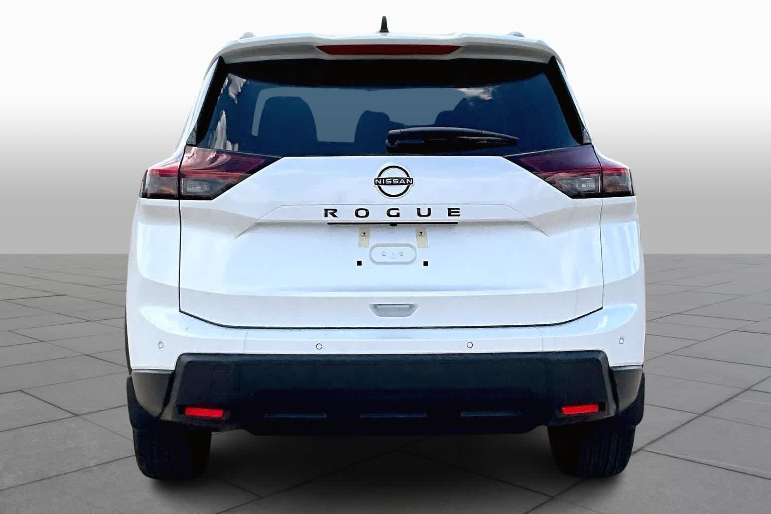 New 2026 Everest White Pearl TriCoat Nissan Dark Armor image 4