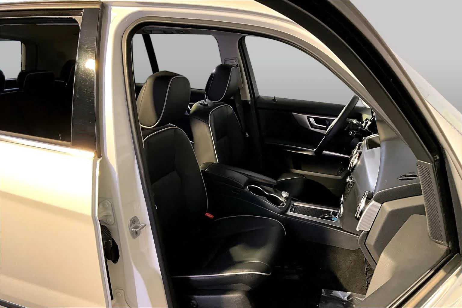 Used 2013 Diamond White Metallic Mercedes-Benz GLK 350 image 7