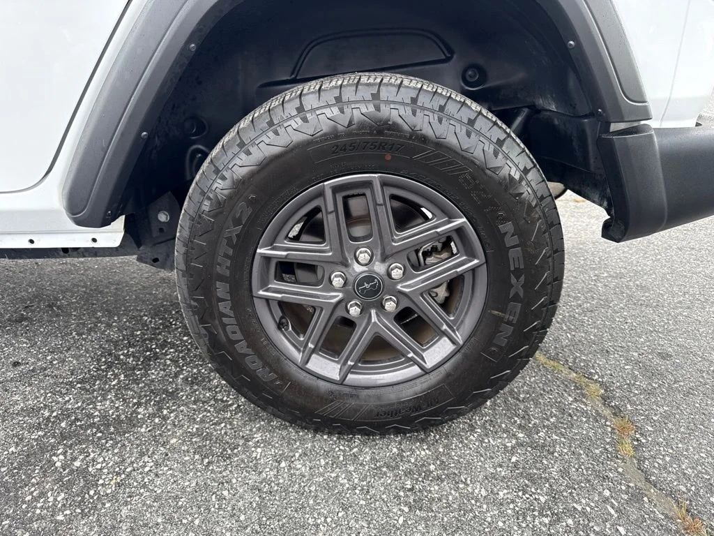 Used 2025 White Jeep Sport S image 27
