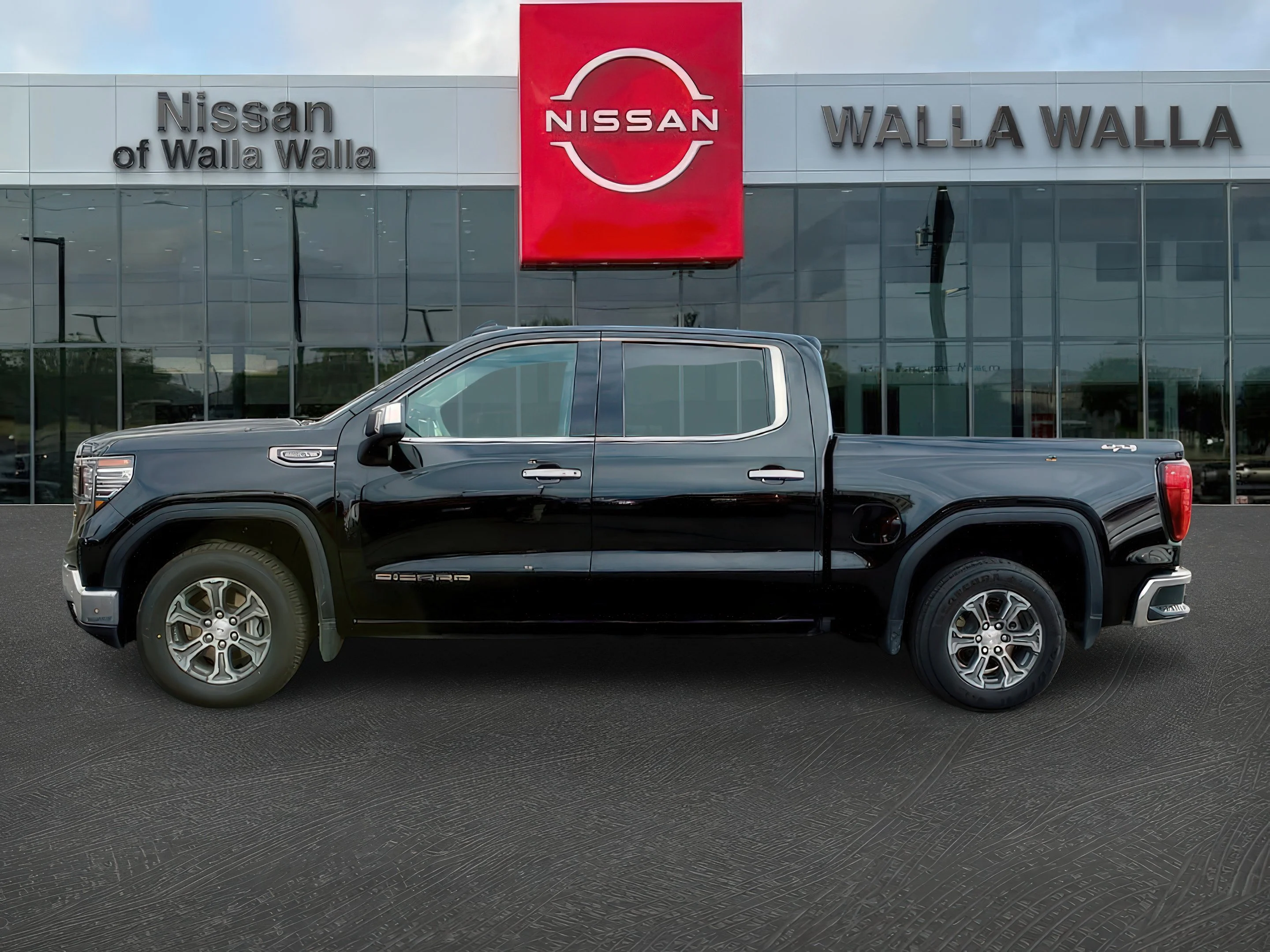 2024 GMC Sierra 1500 SLT - Photo 4