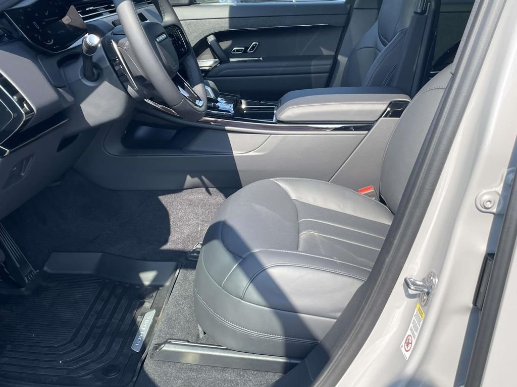 New 2026 Borasco Grey Land Rover Dynamic SE image 10