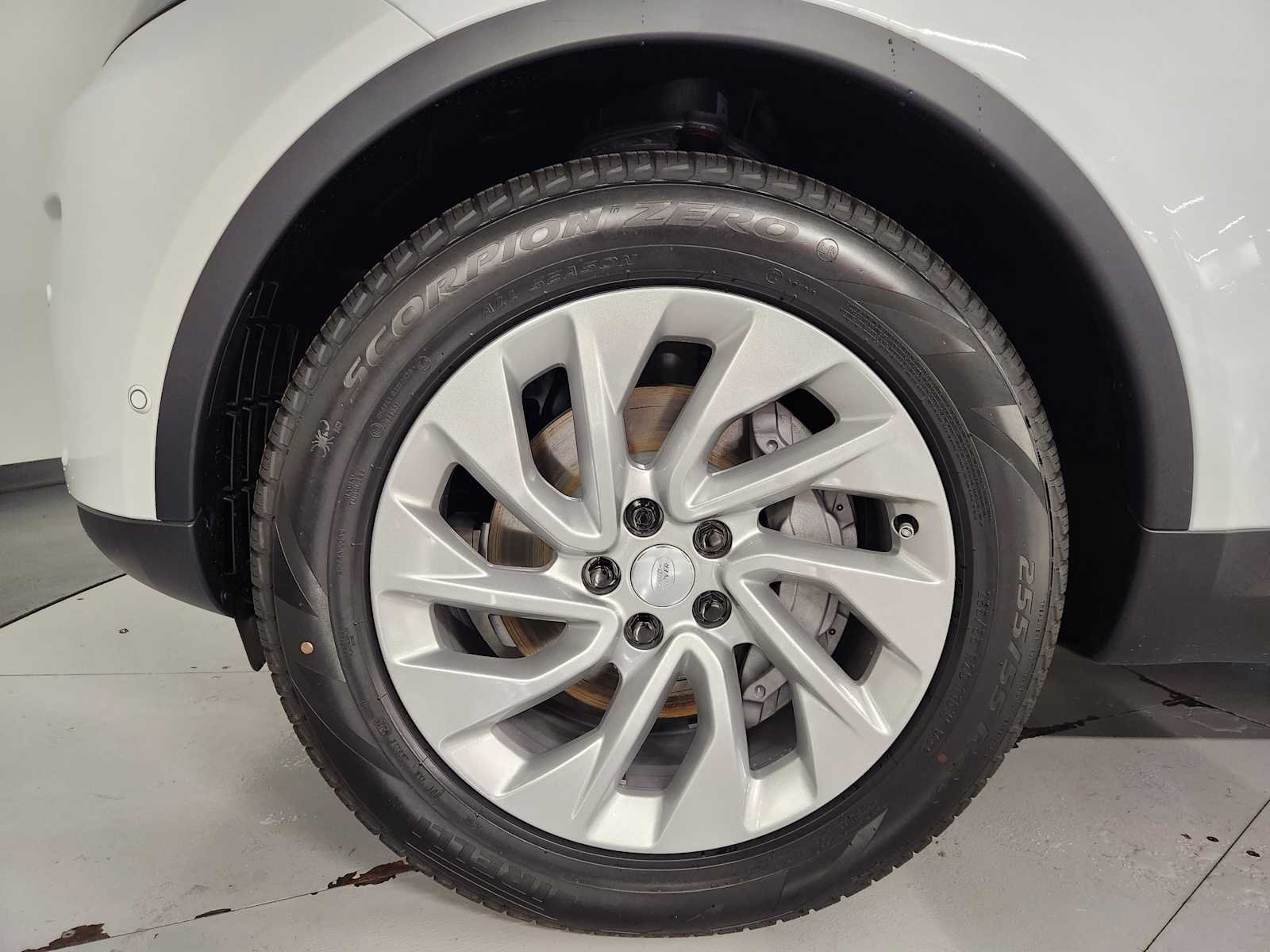 New 2026 Fuji White Land Rover S image 8