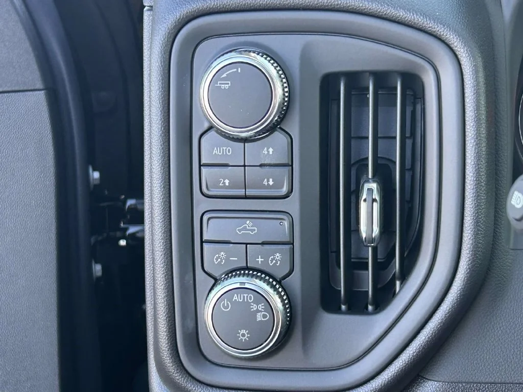 New 2026 Onyx Black GMC Pro image 25
