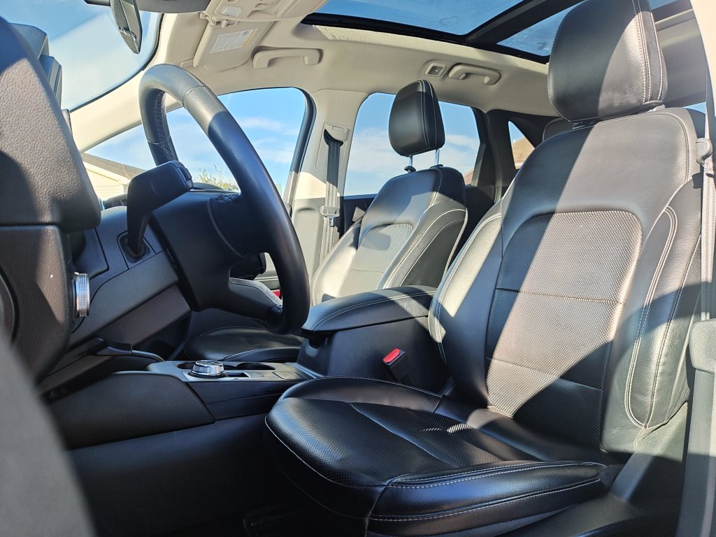 Used 2022 White Ford SEL image 13