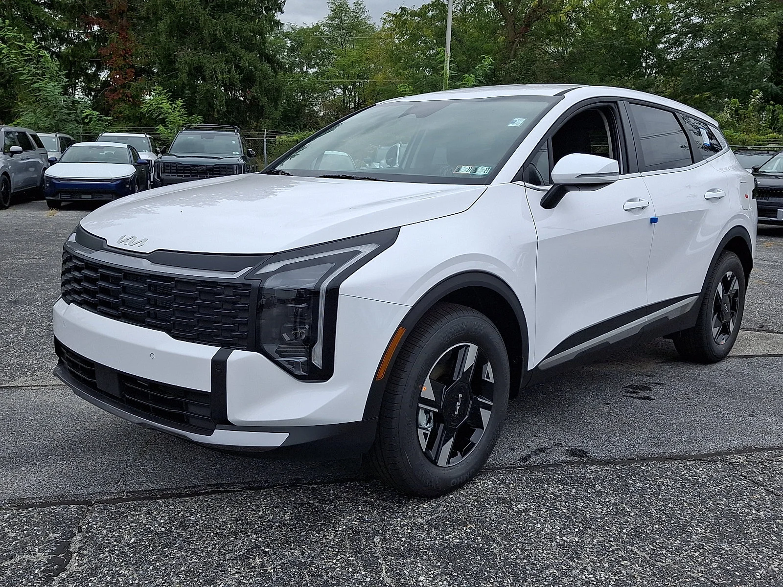 New 2027 White Kia LX image 4