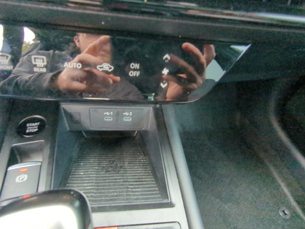 Used 2025 Black Nissan SR image 13