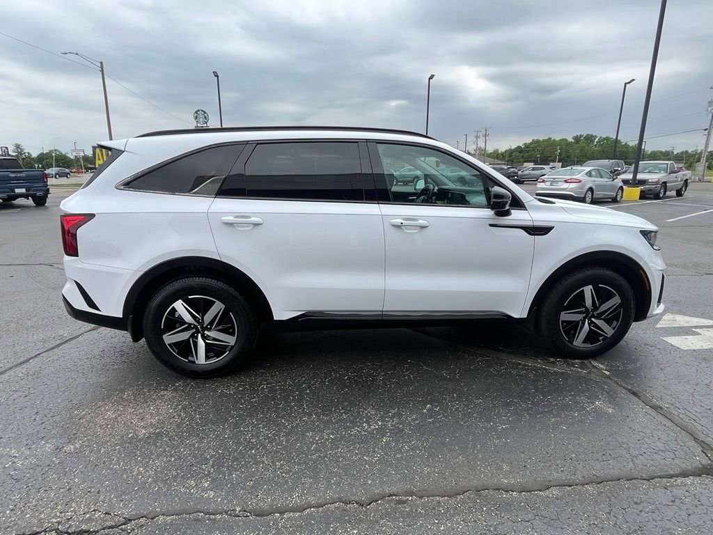 Used 2022 White Kia S image 6