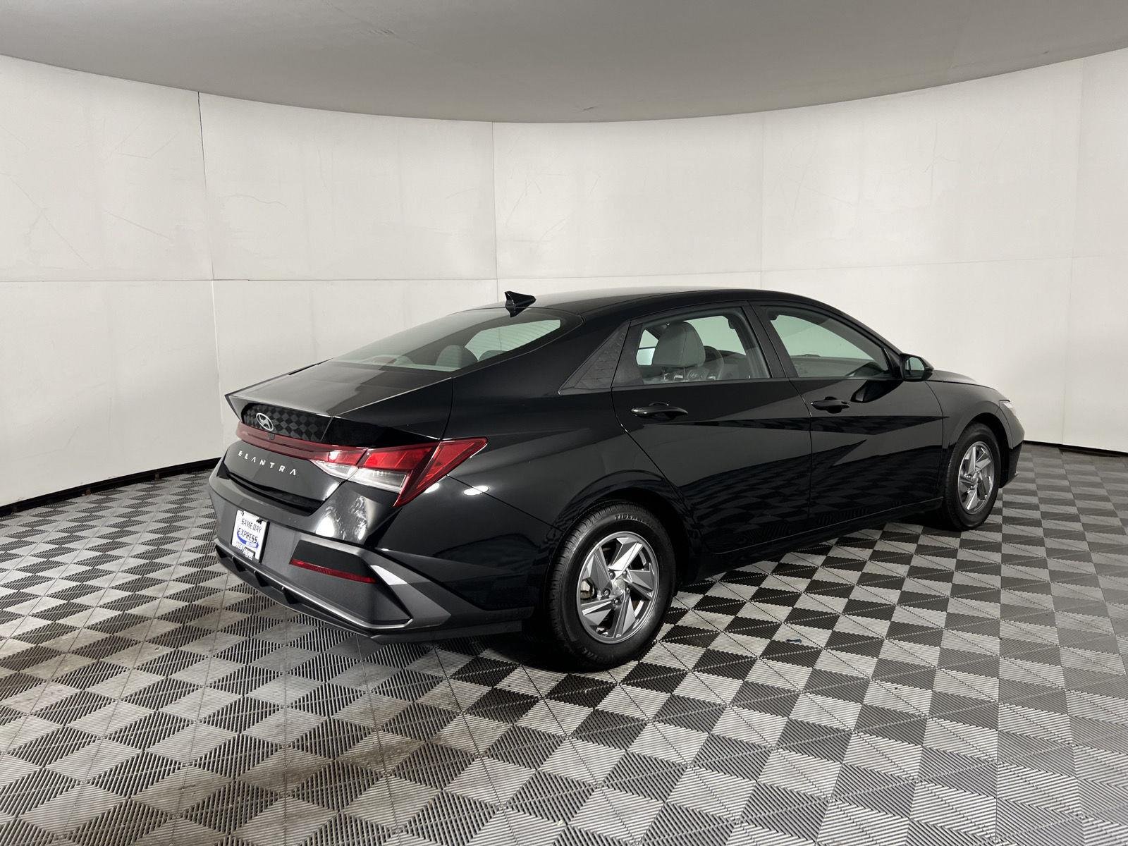 Used 2024 Abyss Black Hyundai SE image 20