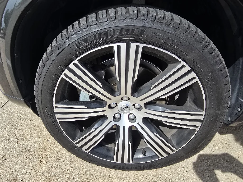 Used 2022 Pine Grey Metallic Volvo Inscription image 10
