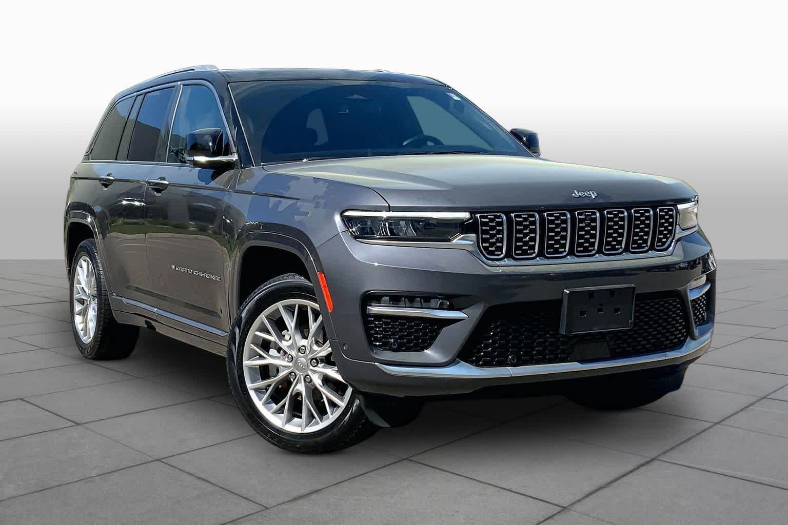Used 2023 Baltic Gray Metallic Clearcoat Jeep Summit image 3