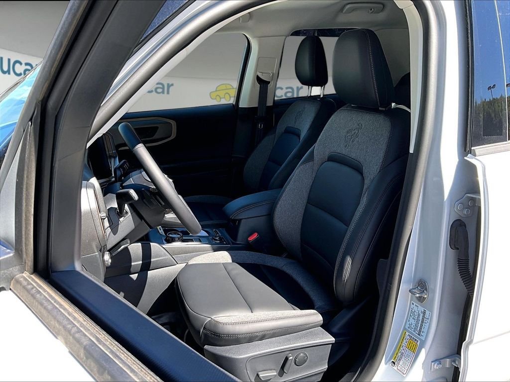 New 2026 Space White Metallic Ford Badlands image 10