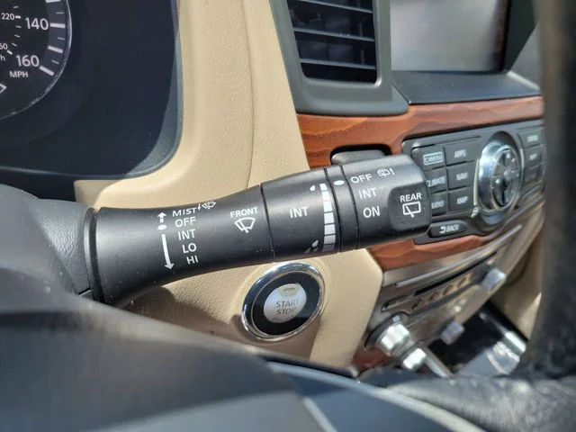 Used 2019 White Nissan Platinum image 27
