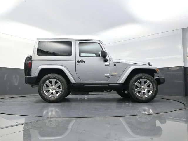 Used 2013 Silver Jeep Sahara image 35
