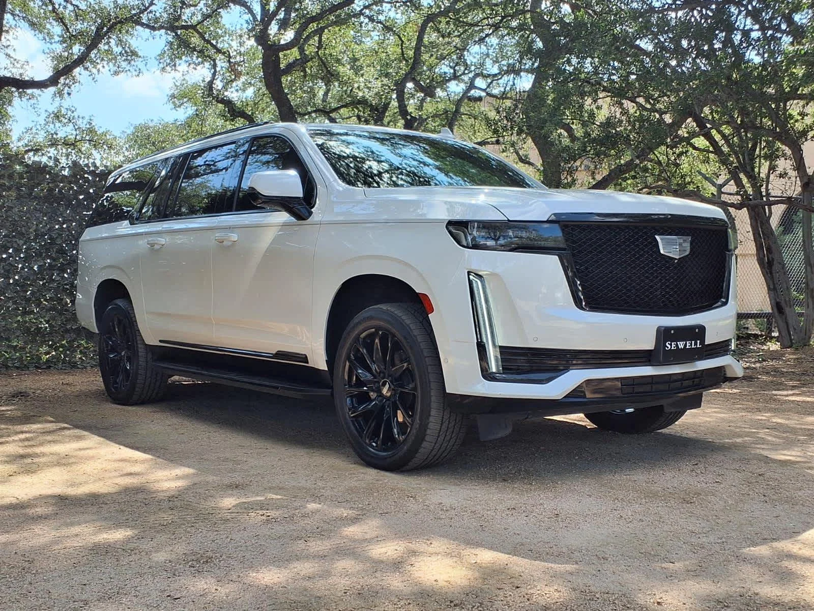 Used 2021 CRYSTAL WHITE TRICOAT Cadillac Sport image 4