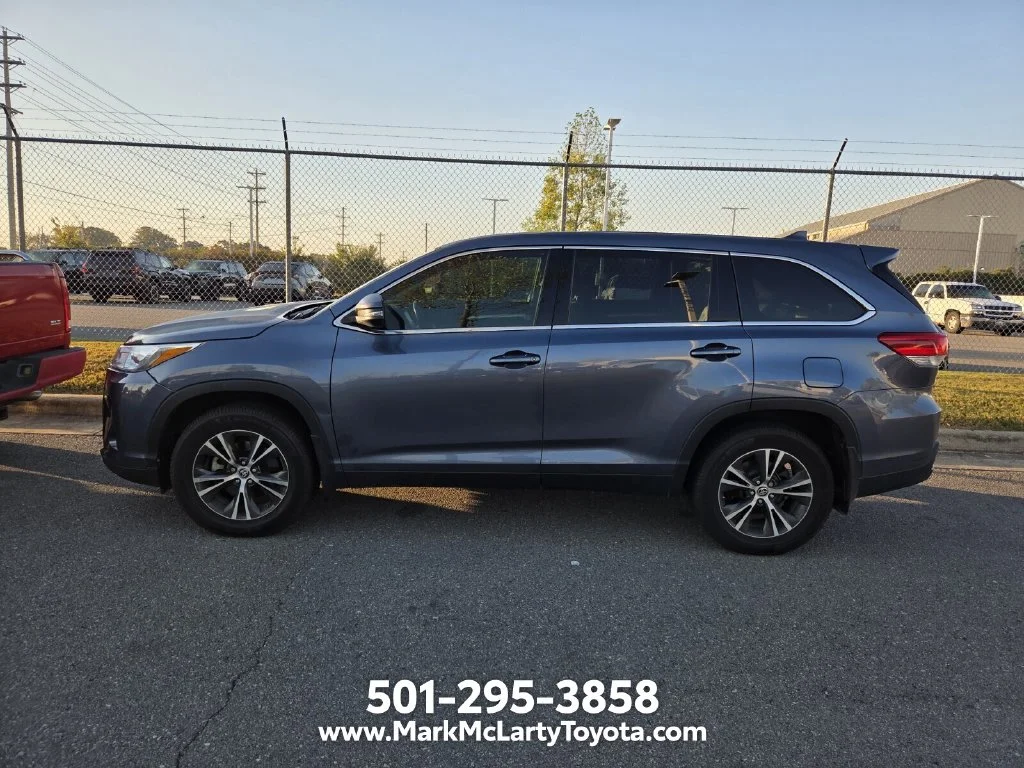 Used 2019 Blue Toyota LE Plus image 5