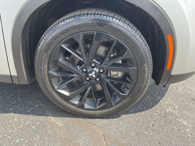 2025 Mitsubishi Outlander Plug-in Hybrid SEL Black Edition - Photo 3