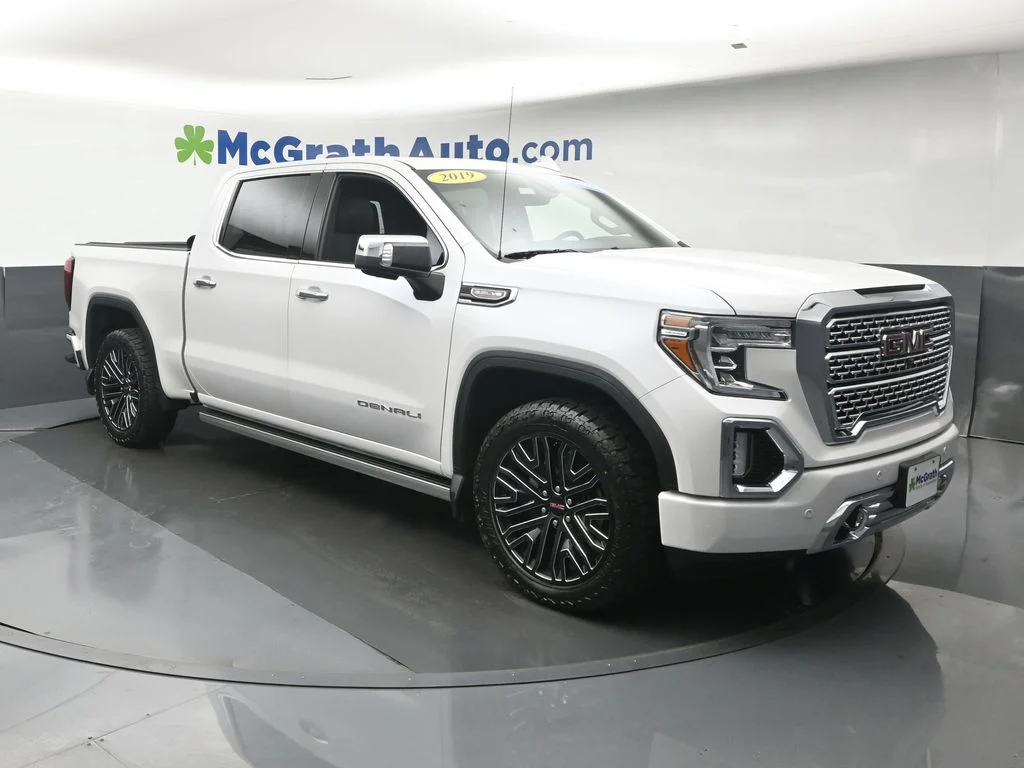Used 2019 White GMC Denali image 2