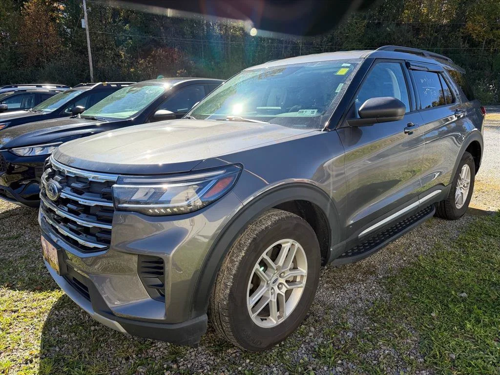 Used 2025 Gray Ford Active image 2