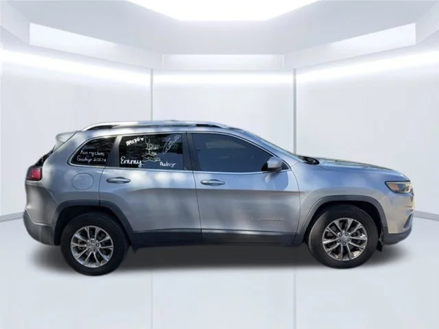 Used 2019 Silver Jeep Latitude Plus image 5