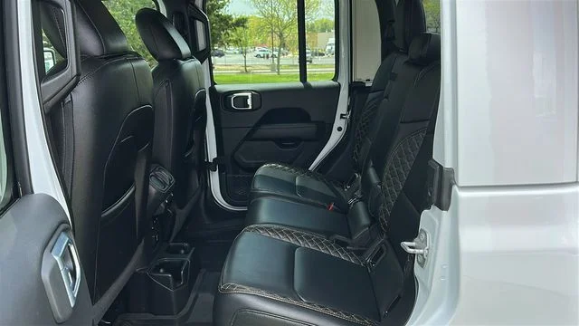 Used 2022 White Jeep Overland image 23