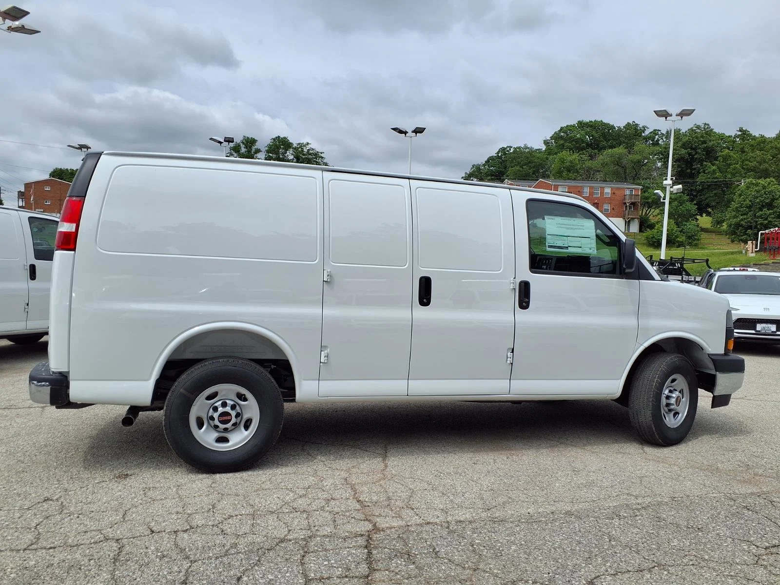 New 2026 Summit White GMC Work Van image 16