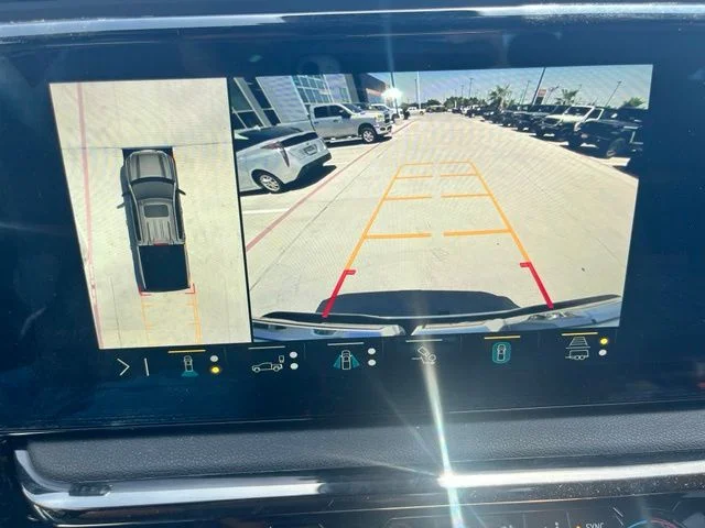 Used 2023 White GMC AT4 image 9