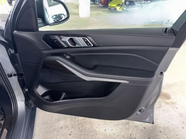Used 2024 Skyscraper Grey Metallic BMW xDrive40i image 9