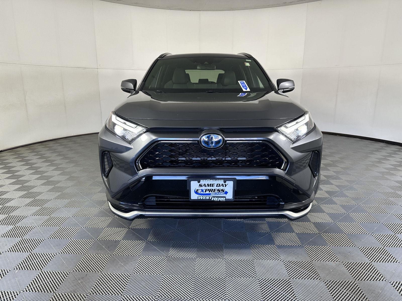 Used 2022 Magnetic Gray Metallic Toyota SE image 14