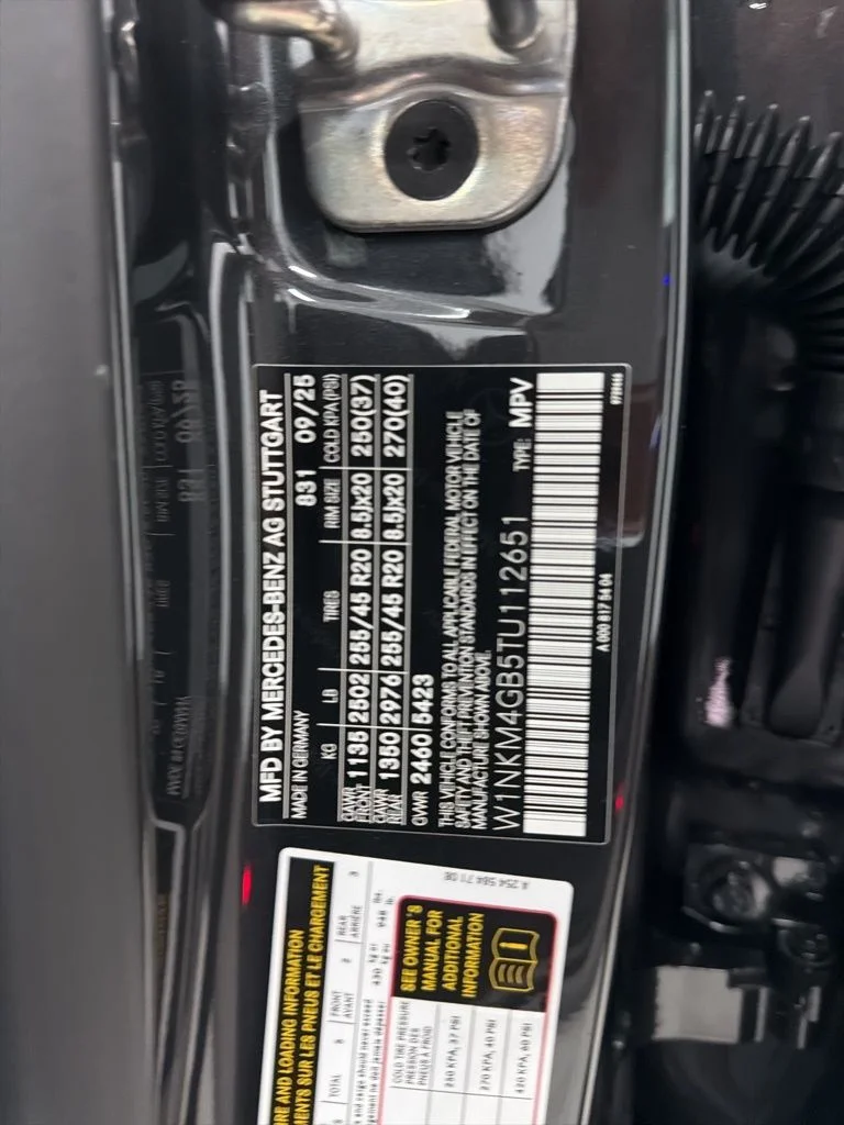 Used 2026 Gray Mercedes-Benz GLC 300 image 32
