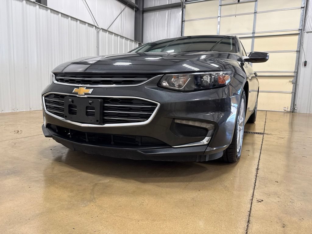 Used 2018 Chevrolet Malibu 1LT with VIN 1G1ZD5ST2JF230761 for sale in Carlyle, IL