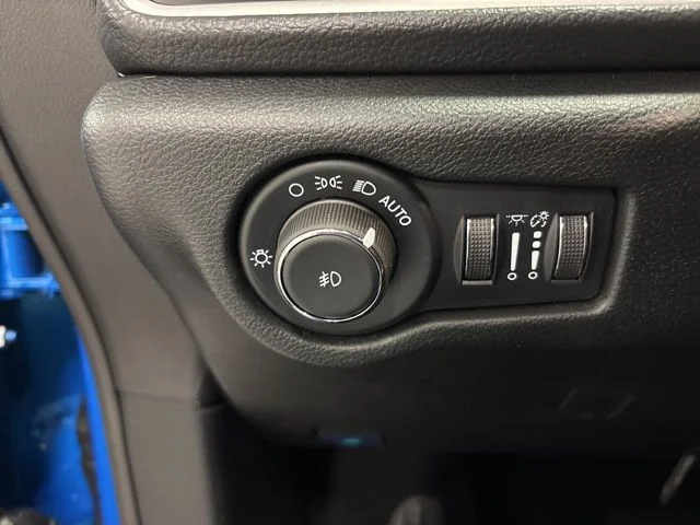 New 2026 Hydro Blue Pearl-Coat Exterior Paint Chrysler Select image 14