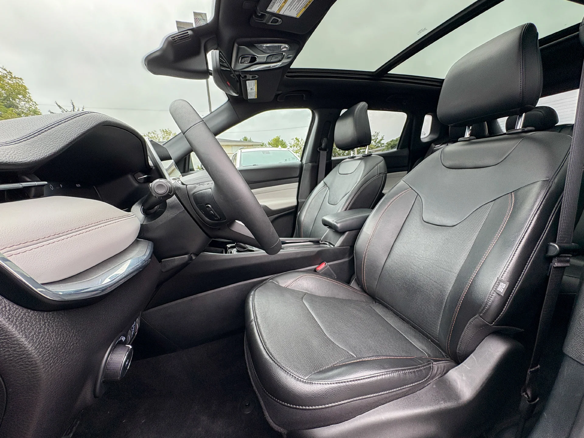 Used 2023 Gray Jeep Limited image 23