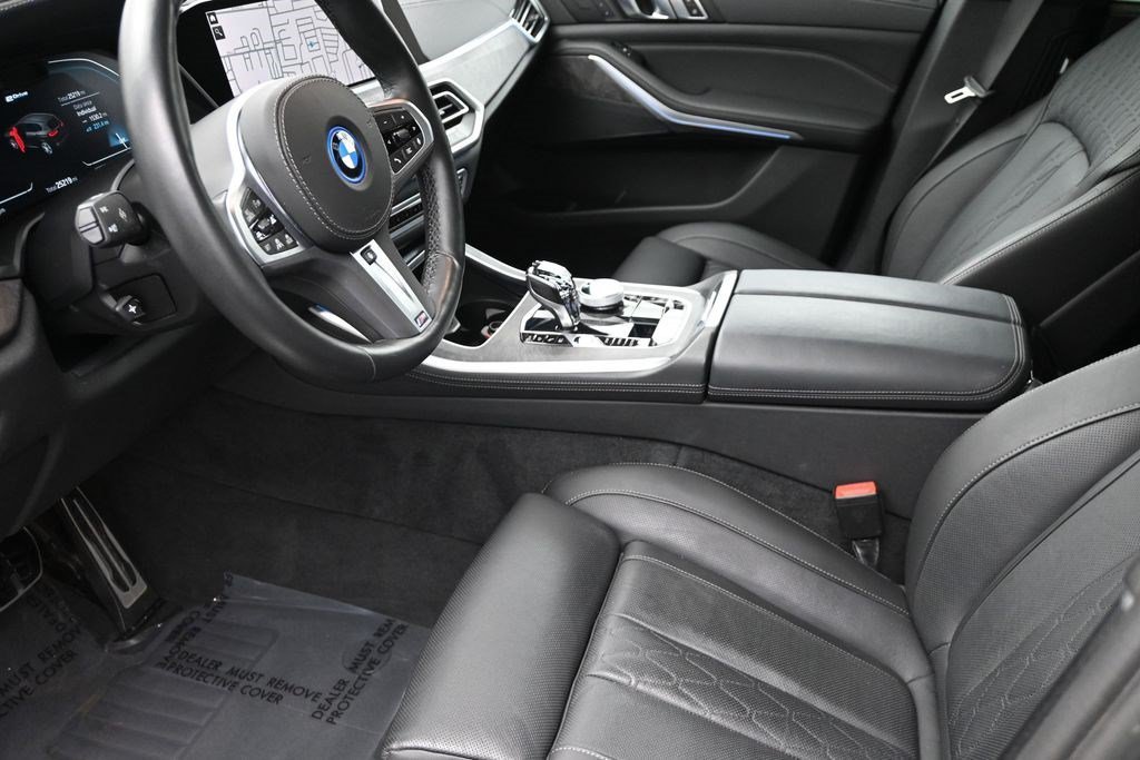Used 2022 Black Sapphire Metallic BMW xDrive45e image 17