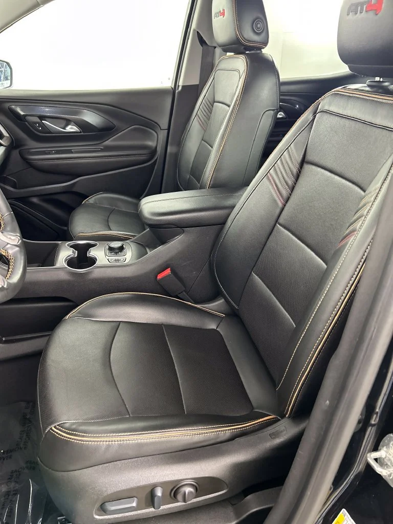 Used 2023 EBONY TWILIGHT METALLIC GMC AT4 image 12