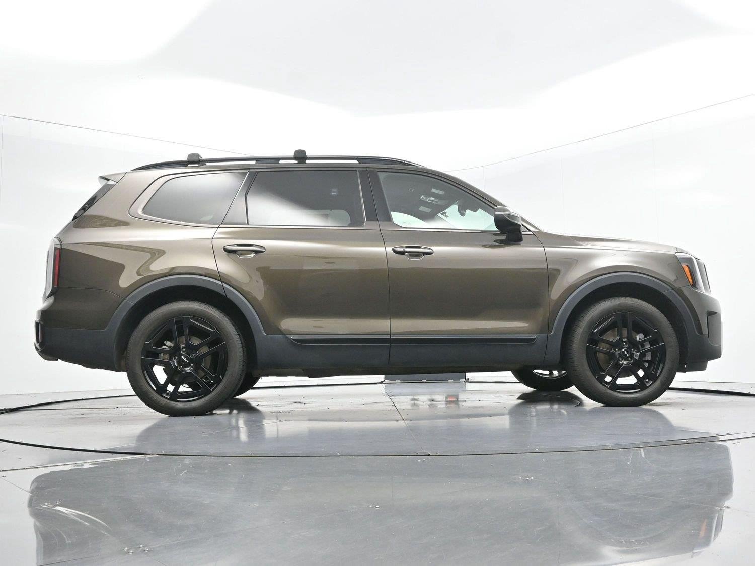 Used 2024 Dark Moss Kia EX X-Line image 61