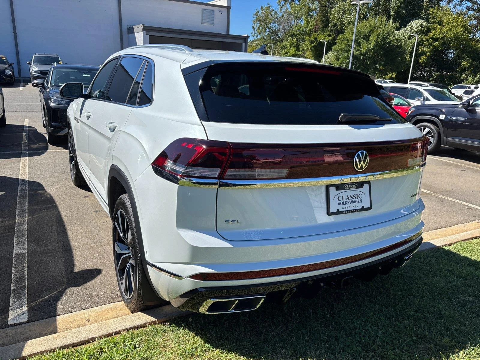 New 2026 Opal White Pearl Volkswagen 2.0T SEL Premium R-Line image 3