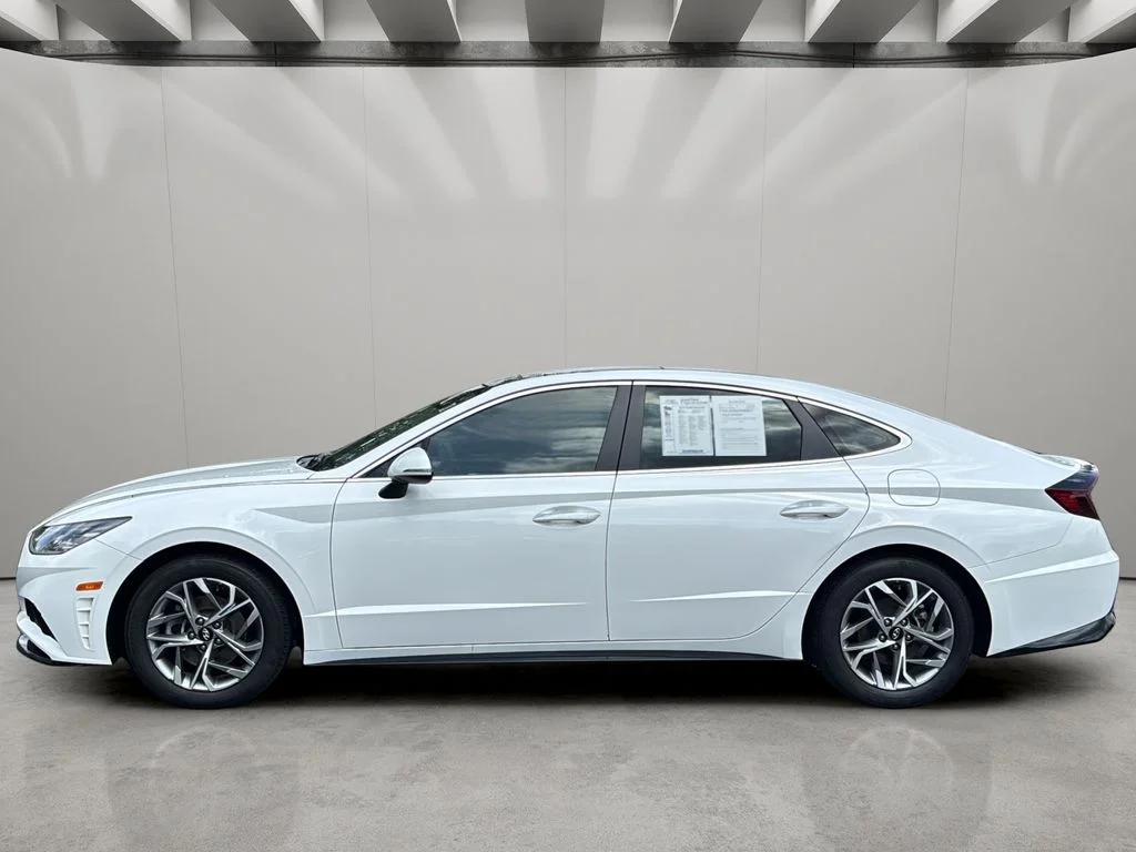 Used 2023 Serenity White Hyundai SEL image 2