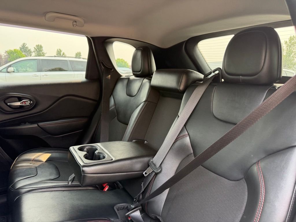 Used 2021 Olive Green Pearlcoat Jeep Trailhawk image 31