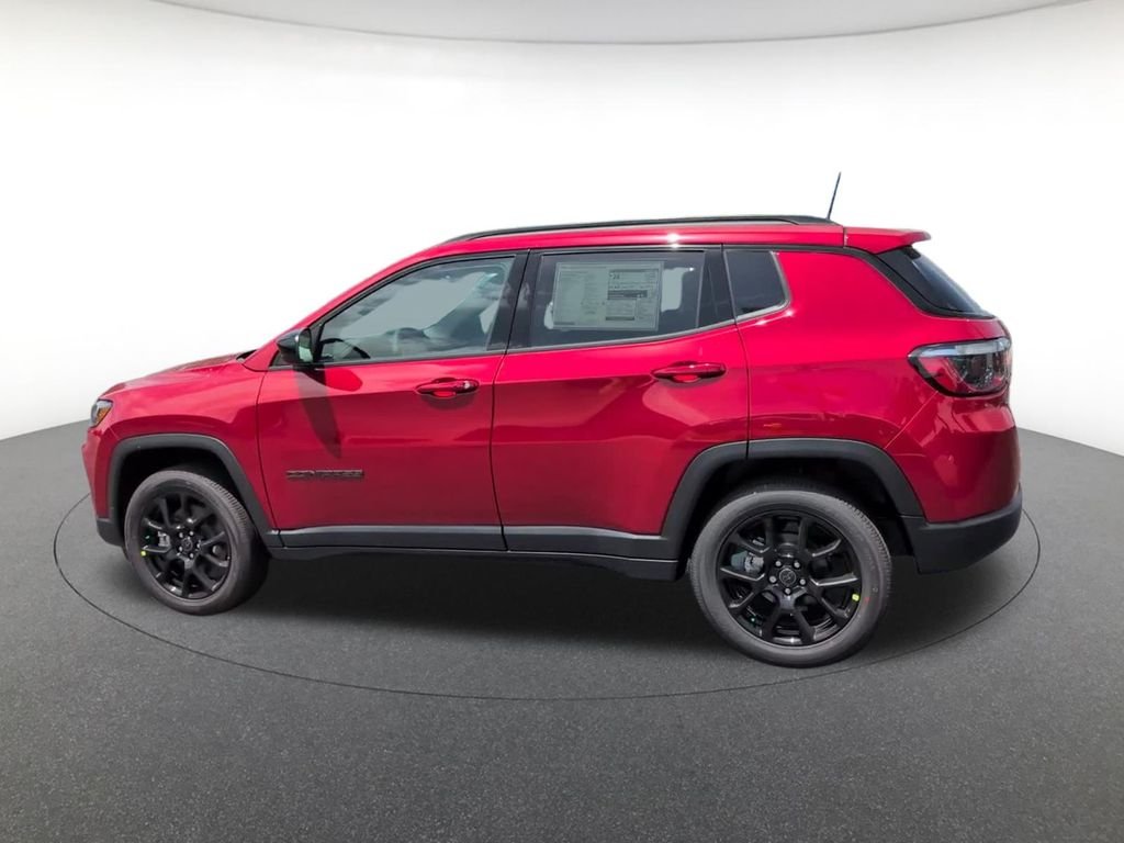 New 2026 Red Hot Pearl-Coat Exterior Paint Jeep Latitude image 9