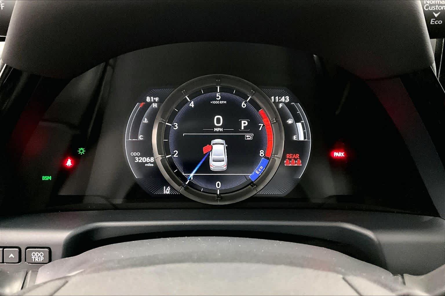 Used 2024 Ultra White Lexus F SPORT Handling image 25