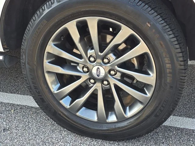 Used 2021 White Ford Limited image 10