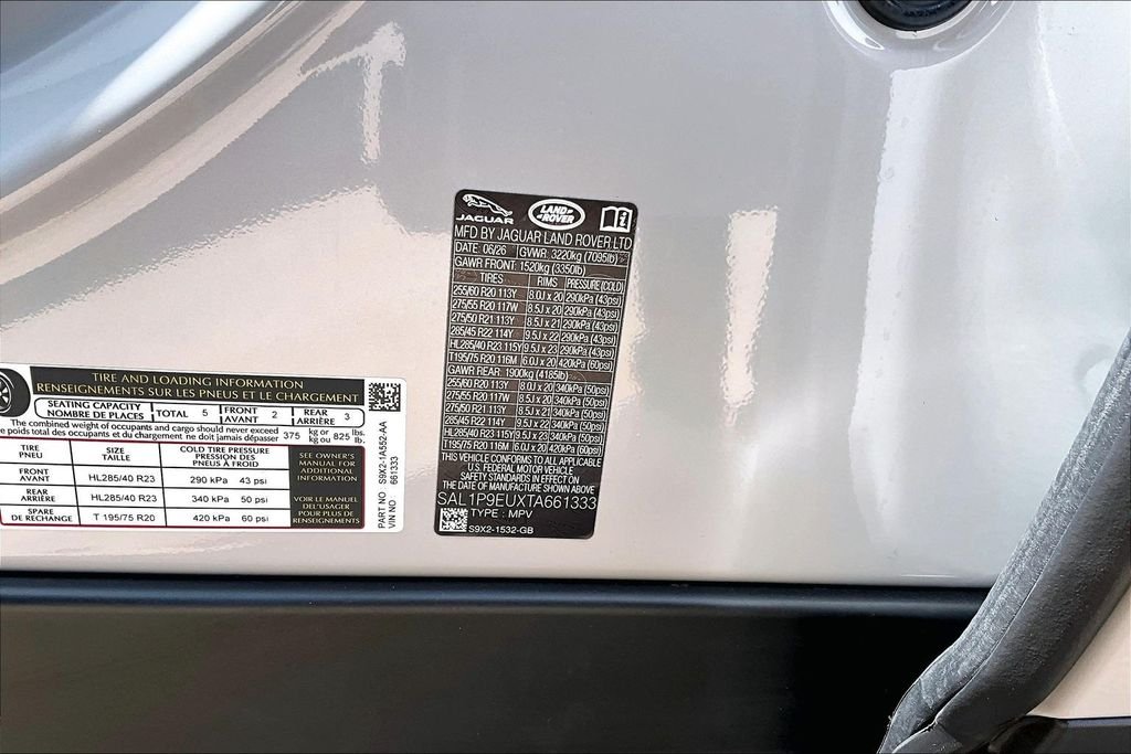 New 2026 Borasco Grey Metallic Land Rover SE image 13