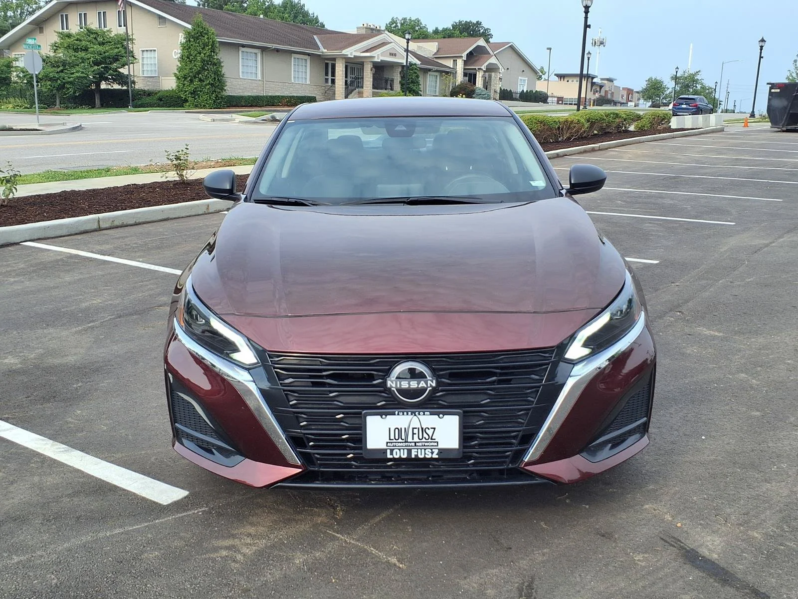 Used 2025 Garnet Pearl Metallic Nissan SV image 29