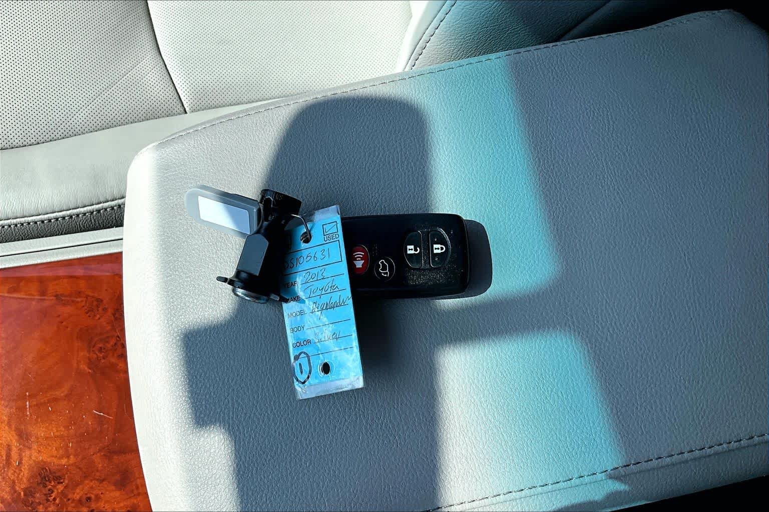 Used 2013 Classic Silver Metallic Toyota Limited image 13