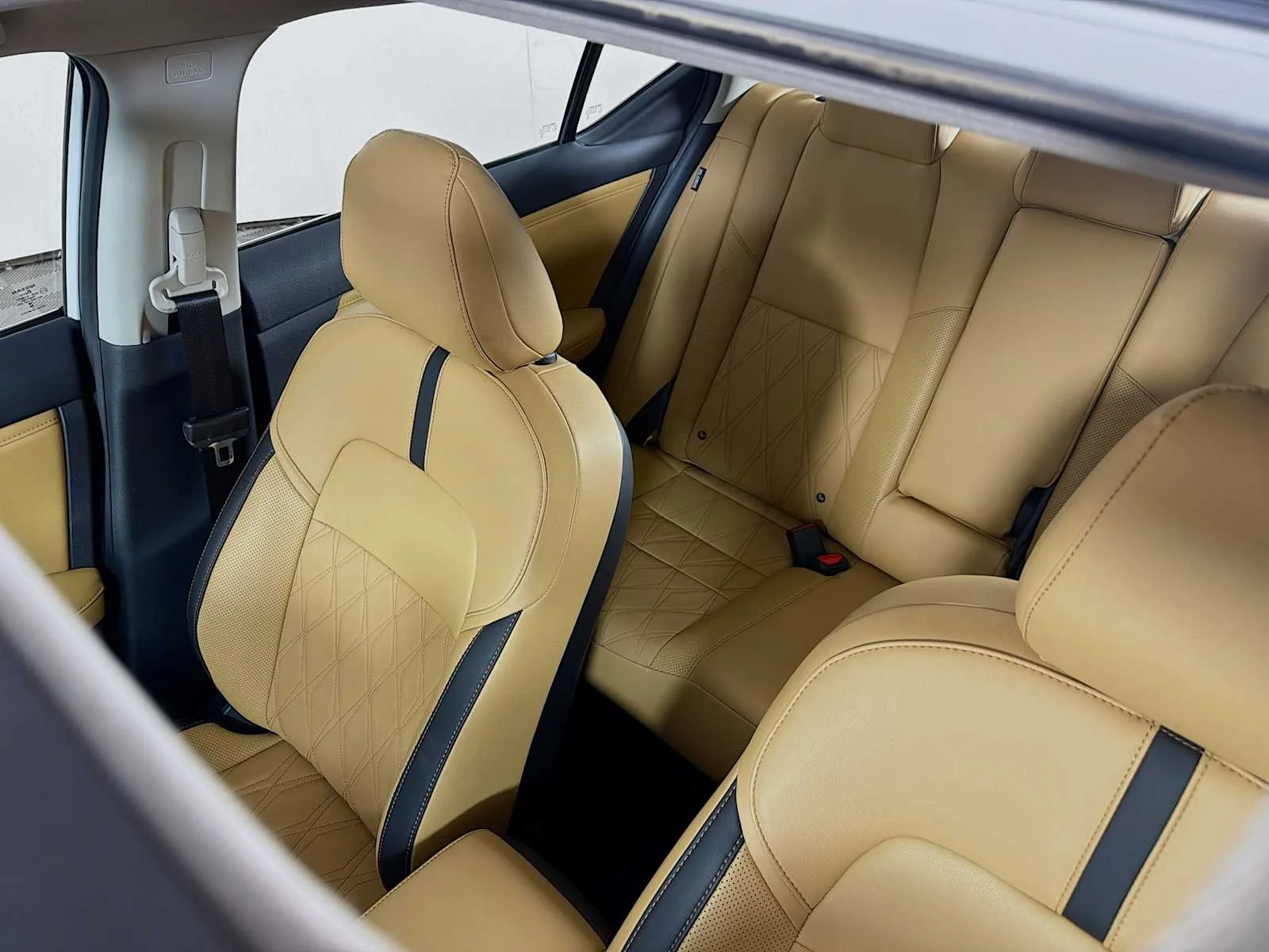 Certified Used 2025 Aspen White Tricoat Nissan SV image 19