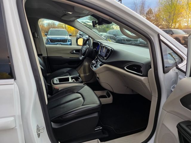 Used 2023 Bright White Clearcoat Chrysler Touring L image 12