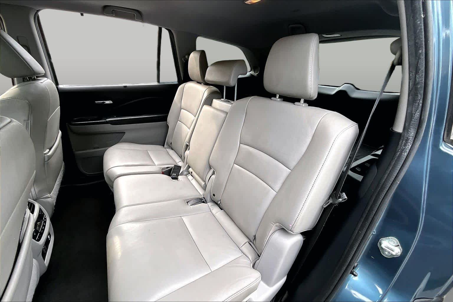 Used 2019 Steel Sapphire Metallic Honda Touring 8-Passenger image 20