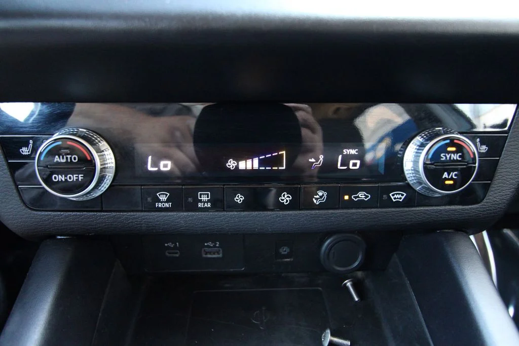 Used 2024  Mitsubishi SE image 30
